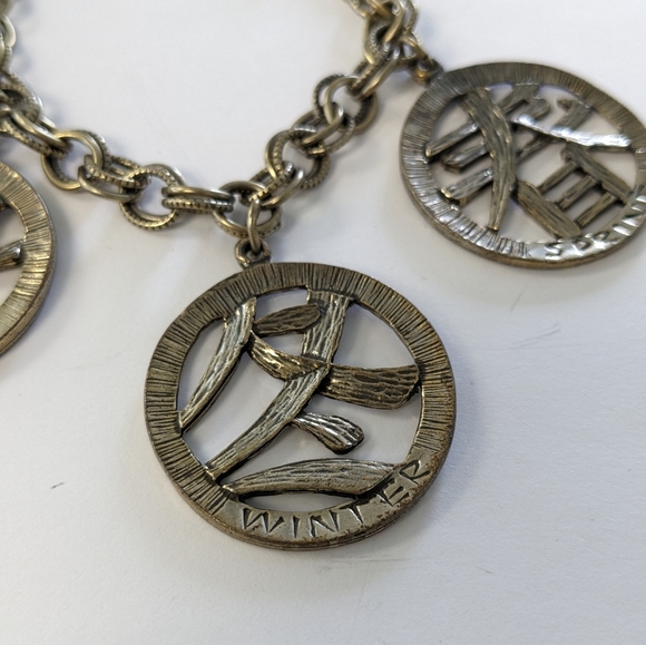 VTG SIGNED B.S.K.© GOLD TONE LARGE 4 SEASON CHARM BRACELET - Picture 4 of 11